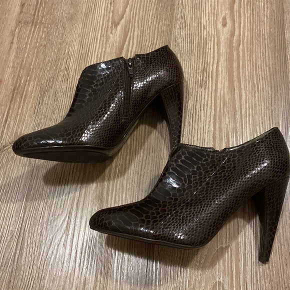Sam Edelman Whitely Snakeskin Booties - Picture 4 of 12